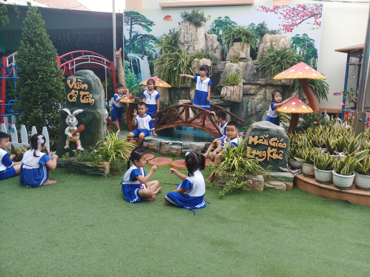 Hoạt động ngoài trời khu vực vườn cổ tích